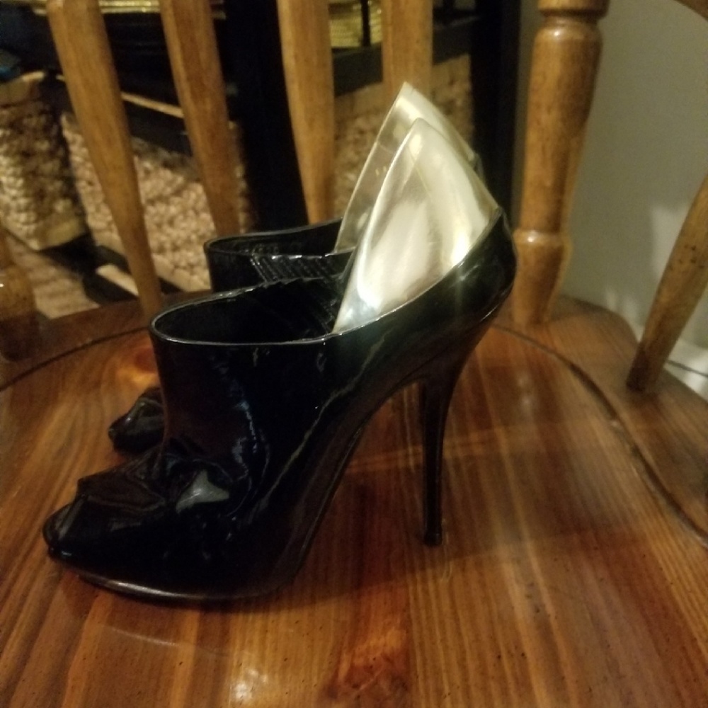 Gucci black and gold patent leather booties